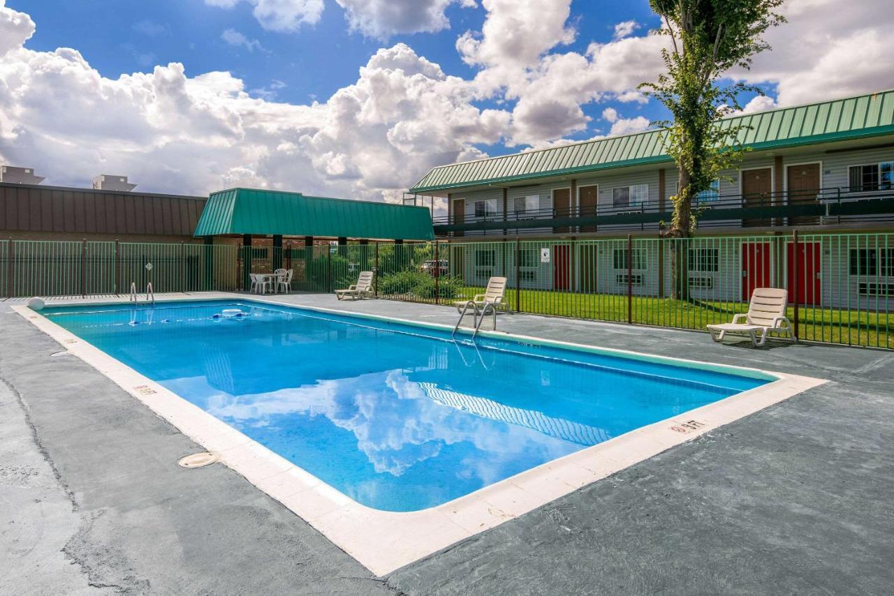Econo Lodge & Suites Spokane Extérieur photo